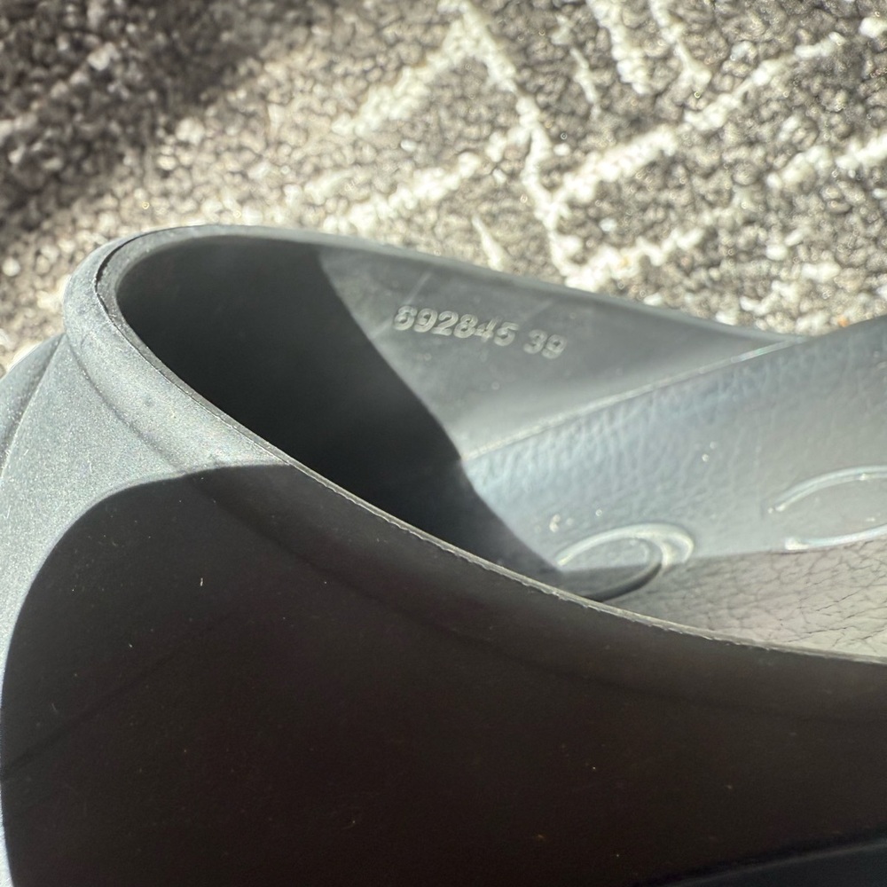 Authentic Gucci slides sz 39 - Picture 5 of 7